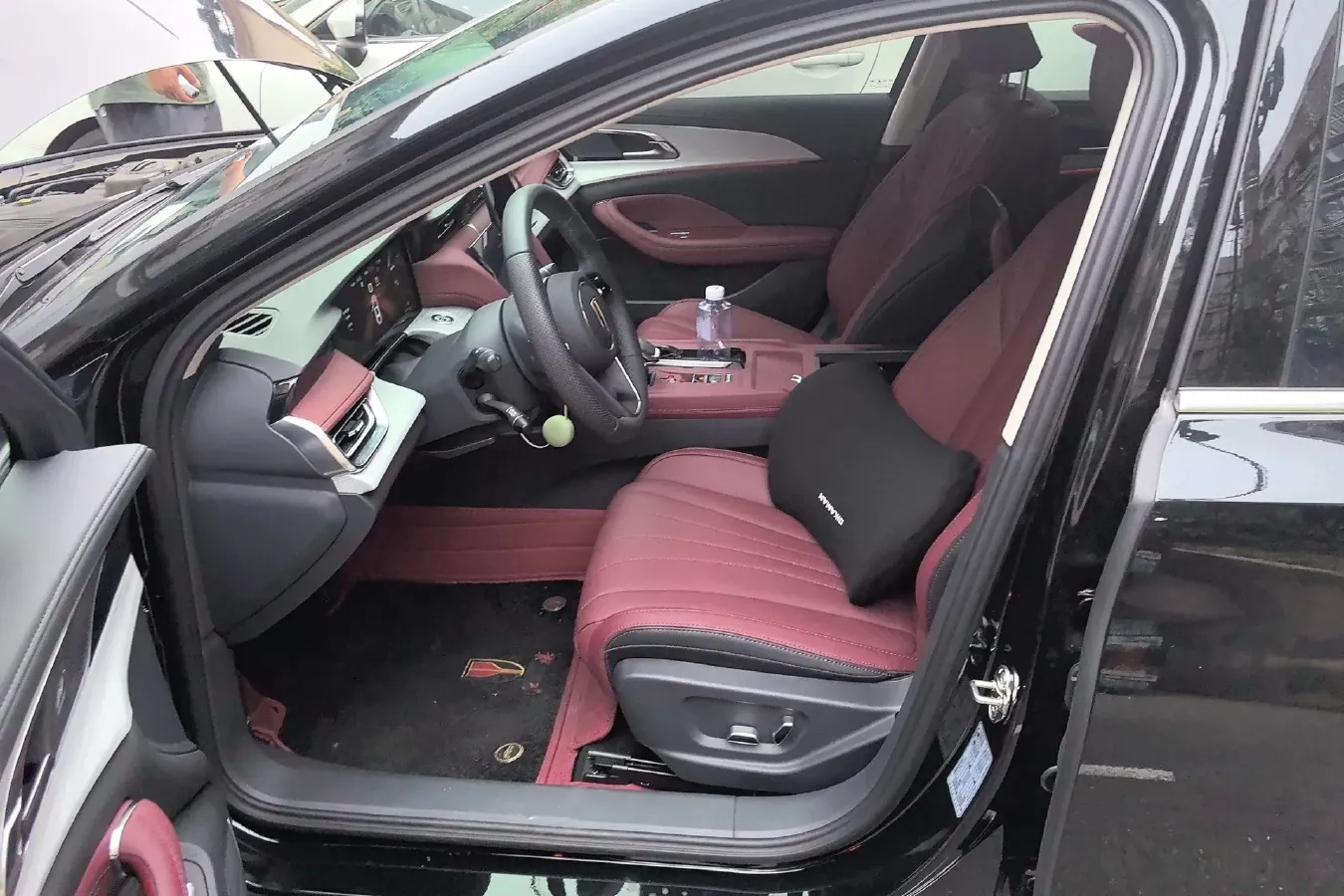 2025 HongQi H5 1.5T 169HP L4 1DHT Hybrid,autocango,china used car exporter,china ev exporter,chinese used car exporter,chinese used ev exporter