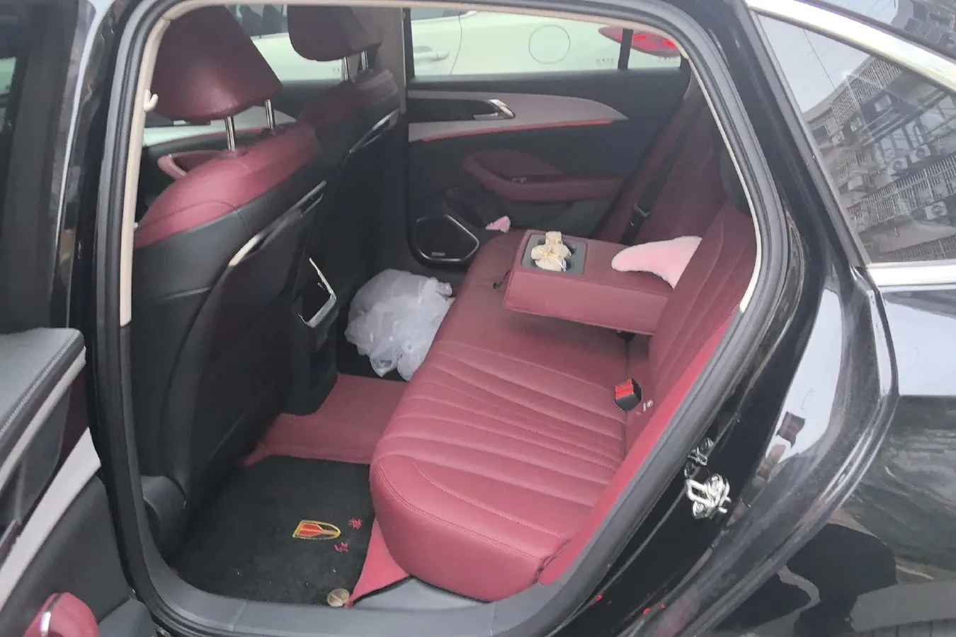 2025 HongQi H5 1.5T 169HP L4 1DHT Hybrid,autocango,china used car exporter,china ev exporter,chinese used car exporter,chinese used ev exporter