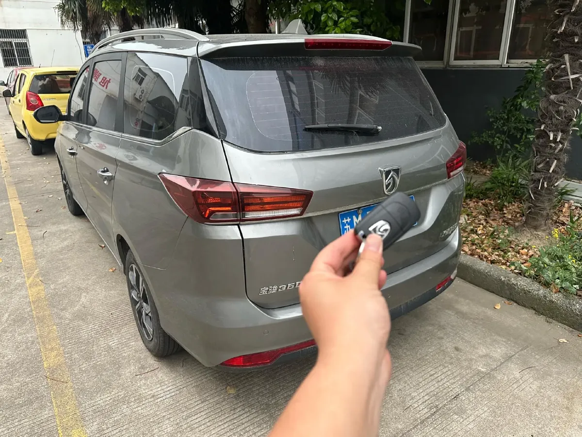 2018 BaoJun 530 1.5T 150HP L4 6MT,autocango,china used car exporter,china ev exporter,chinese used car exporter,chinese used ev exporter