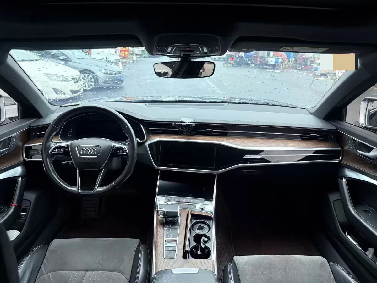 2021 Audi A6L 2.0T 190HP L4 7DCT,autocango,china used car exporter,china ev exporter,chinese used car exporter,chinese used ev exporter