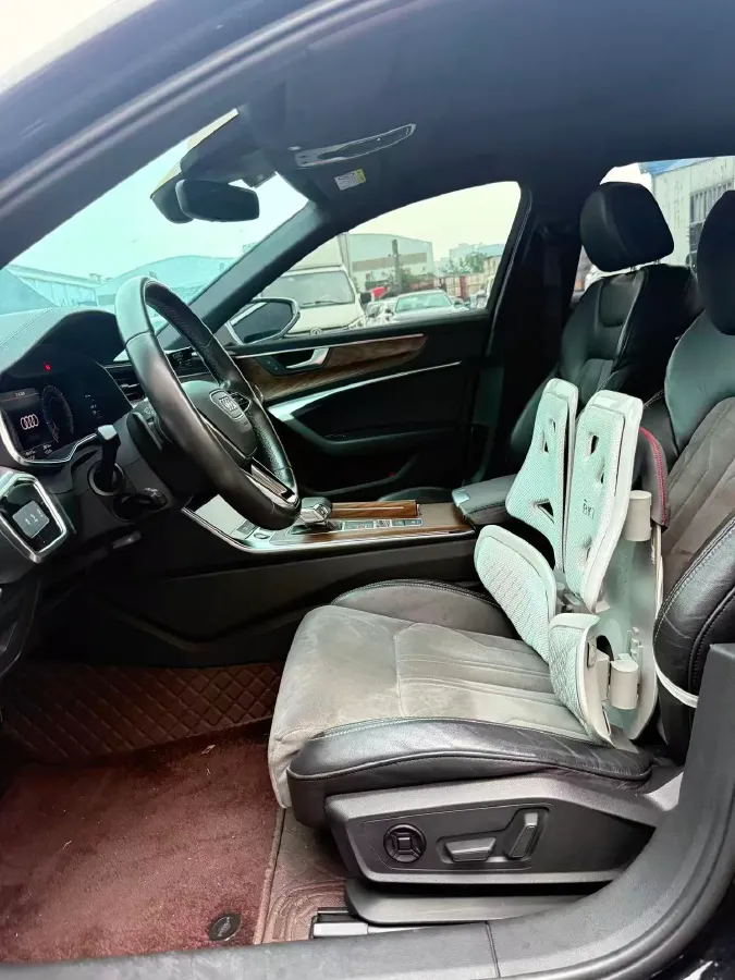 2021 Audi A6L 2.0T 190HP L4 7DCT,autocango,china used car exporter,china ev exporter,chinese used car exporter,chinese used ev exporter