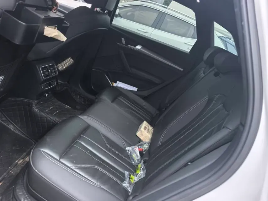 2024 Audi Q5L 2.0T 245HP L4 7DCT,autocango,china used car exporter,china ev exporter,chinese used car exporter,chinese used ev exporter