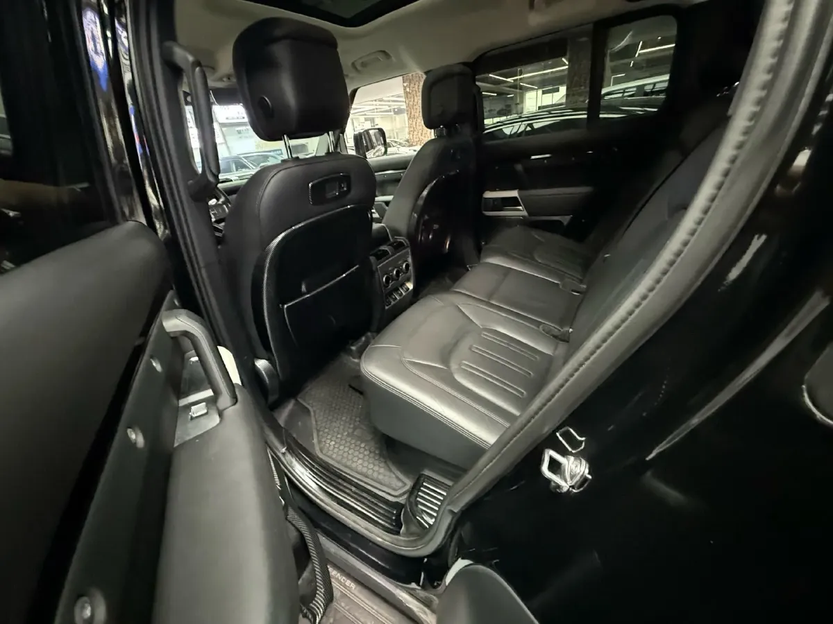 2021 Land Rover Defender 3.0T 400HP L6 8AT,autocango,china used car exporter,china ev exporter,chinese used car exporter,chinese used ev exporter