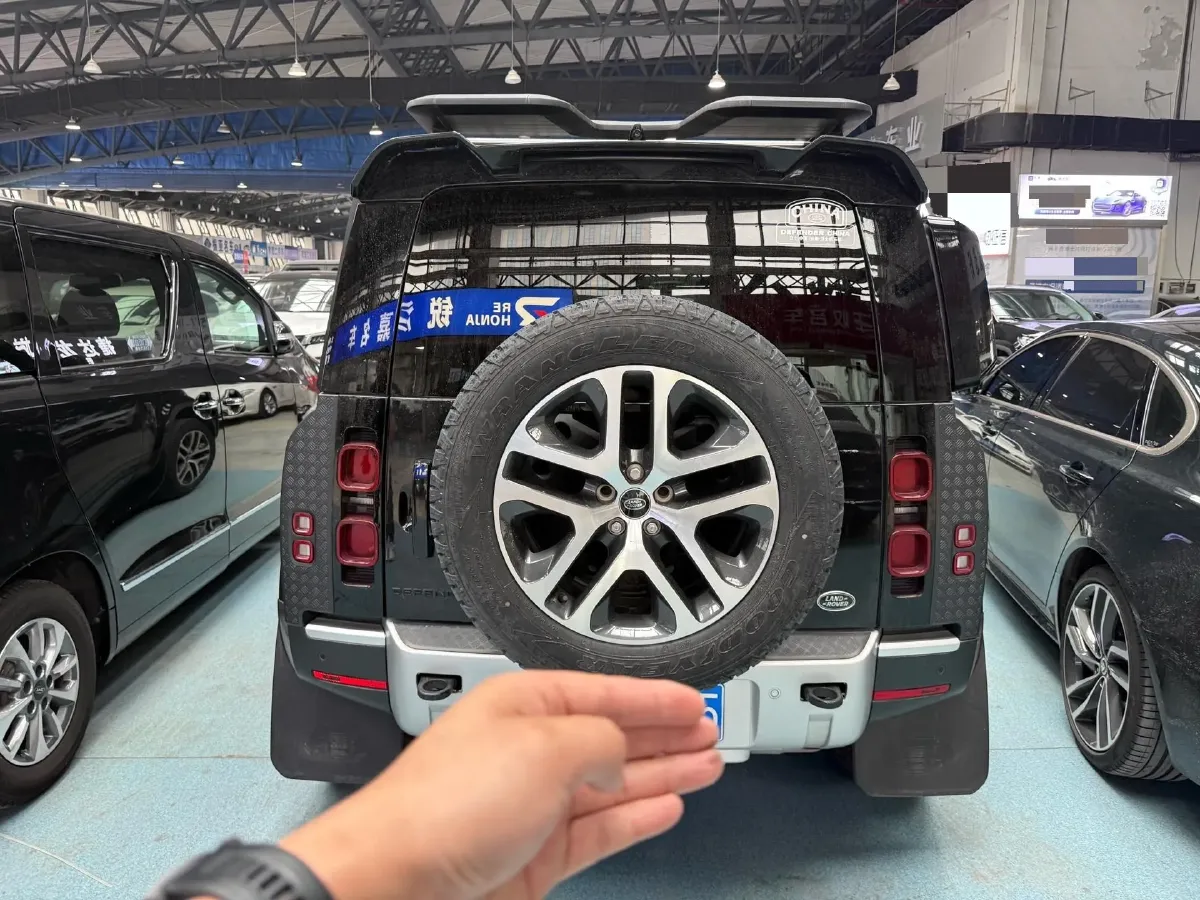 2021 Land Rover Defender 3.0T 400HP L6 8AT,autocango,china used car exporter,china ev exporter,chinese used car exporter,chinese used ev exporter