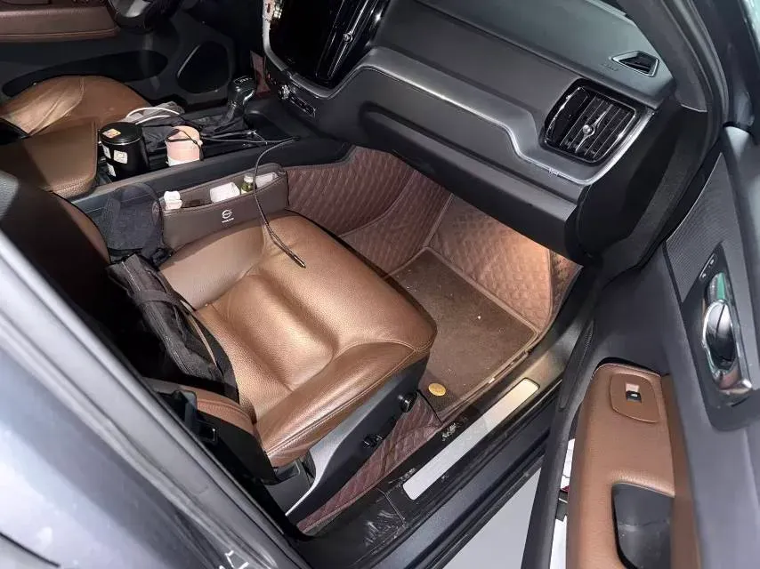 2021 Volvo XC60 2.0T 250HP L4 8AT,autocango,china used car exporter,china ev exporter,chinese used car exporter,chinese used ev exporter