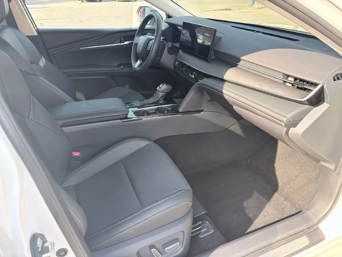 2024 Toyota Camry 2.0L 152HP L4 E-CVT Hybrid,autocango,china used car exporter,china ev exporter,chinese used car exporter,chinese used ev exporter