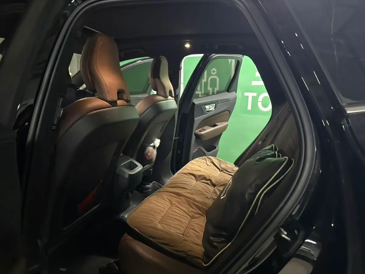 2023 Volvo XC60 2.0T 250HP L4 8AT,autocango,china used car exporter,china ev exporter,chinese used car exporter,chinese used ev exporter