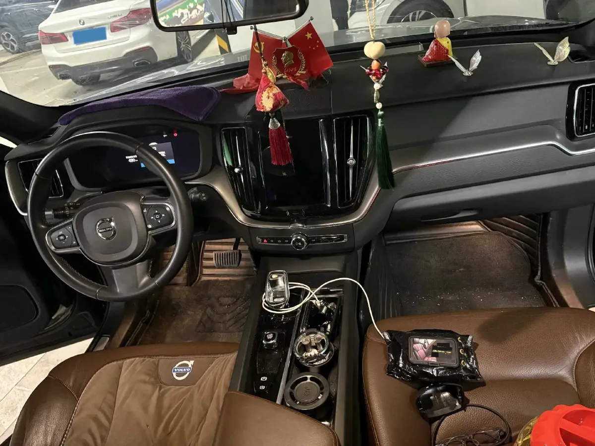 2023 Volvo XC60 2.0T 250HP L4 8AT,autocango,china used car exporter,china ev exporter,chinese used car exporter,chinese used ev exporter