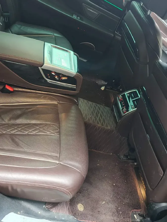 2019 BMW 7 Series 2.0T 265HP L4 8AT,autocango,china used car exporter,china ev exporter,chinese used car exporter,chinese used ev exporter