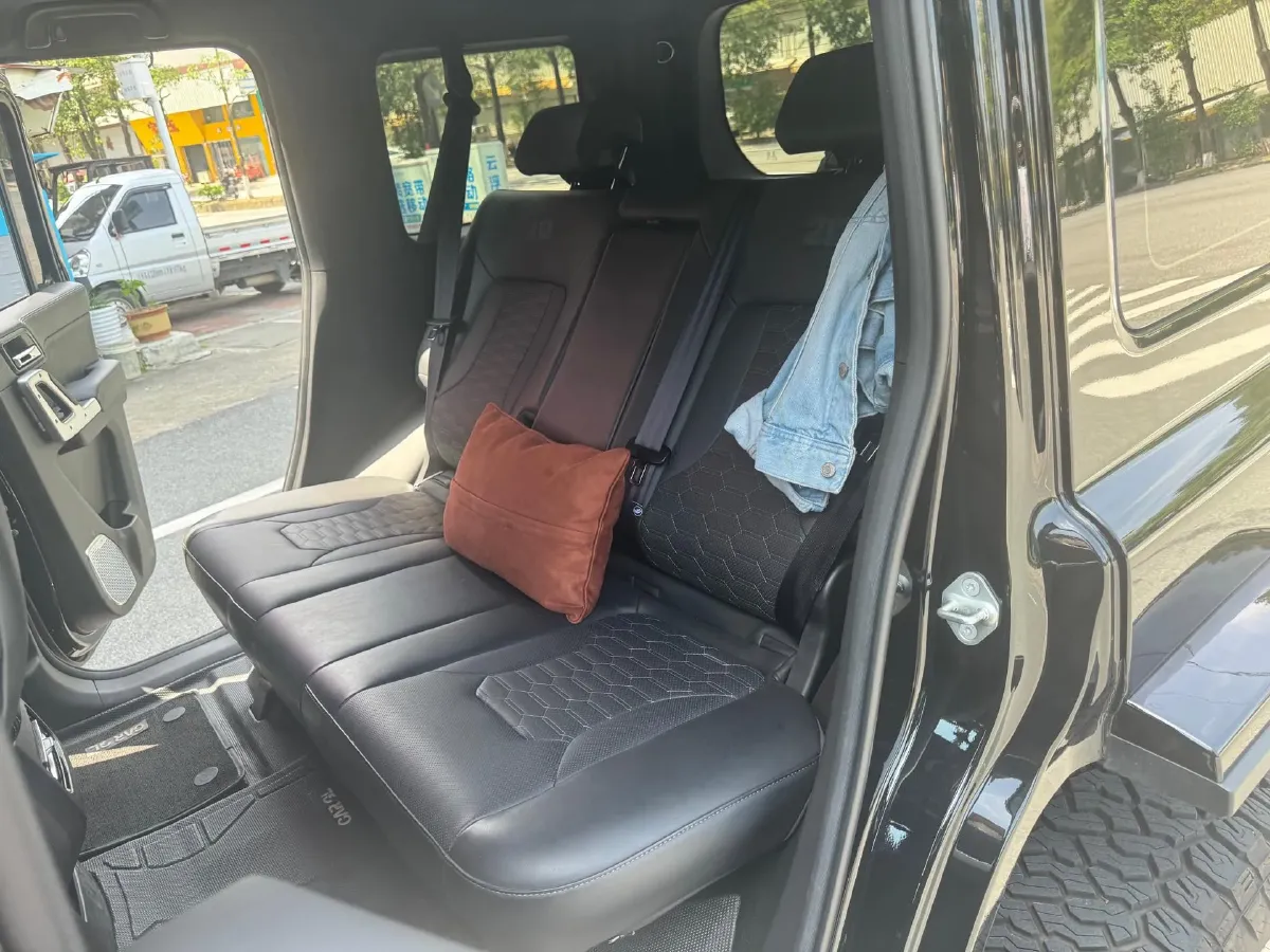 2025 212 212 T01 2.0T 252HP L4 8AT,autocango,china used car exporter,china ev exporter,chinese used car exporter,chinese used ev exporter