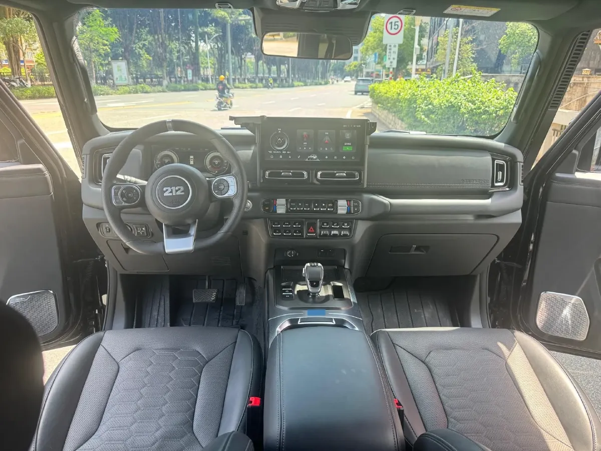 2025 212 212 T01 2.0T 252HP L4 8AT,autocango,china used car exporter,china ev exporter,chinese used car exporter,chinese used ev exporter