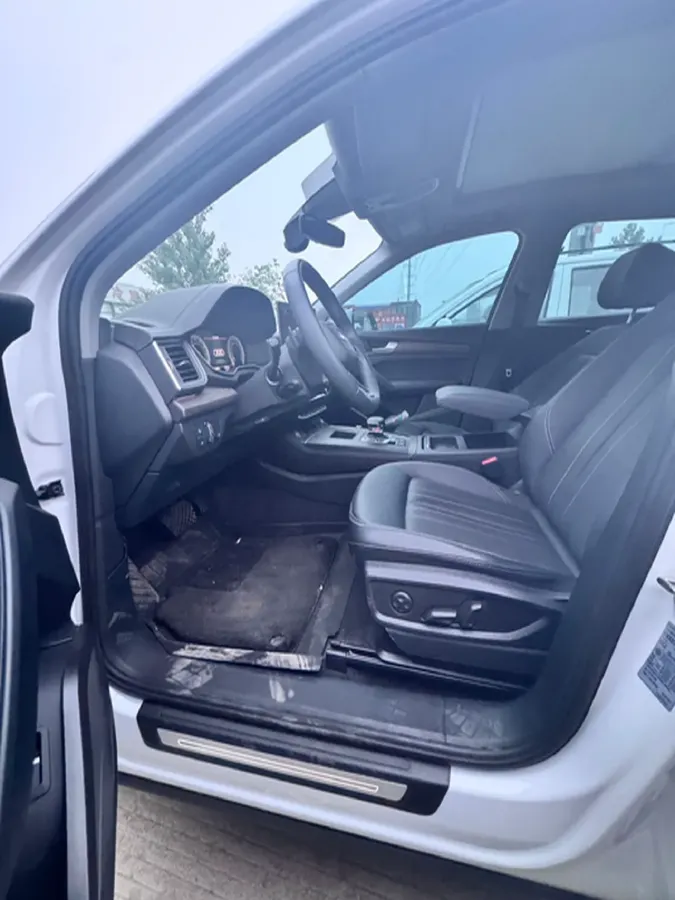 2023 Audi Q5L 2.0T 190HP L4 7DCT,autocango,china used car exporter,china ev exporter,chinese used car exporter,chinese used ev exporter