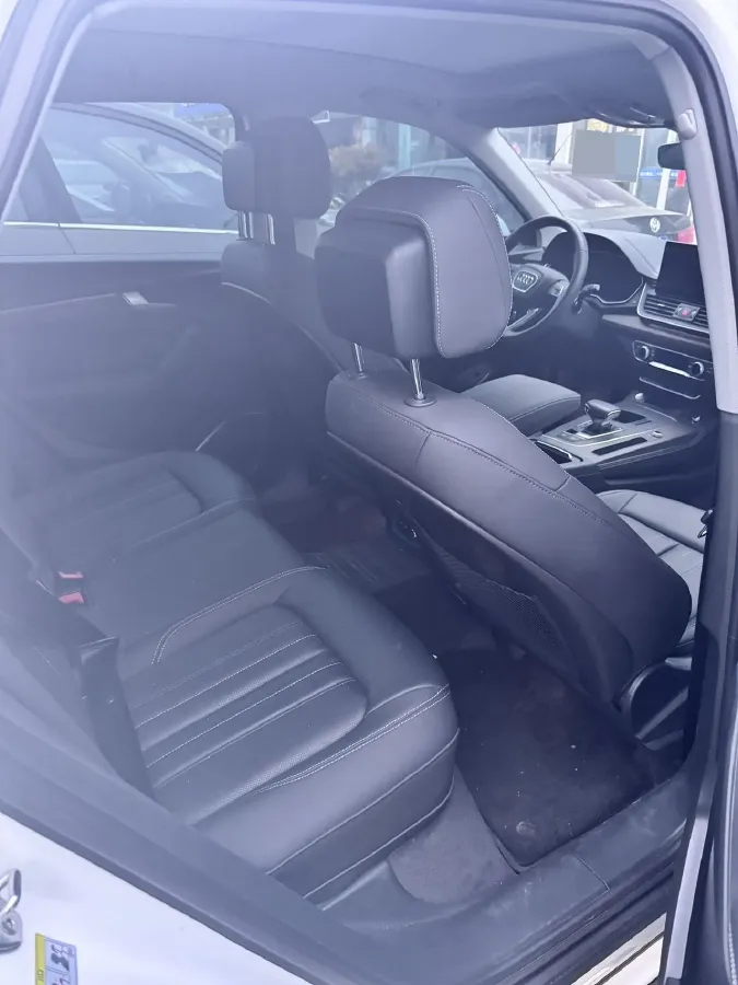 2023 Audi Q5L 2.0T 190HP L4 7DCT,autocango,china used car exporter,china ev exporter,chinese used car exporter,chinese used ev exporter