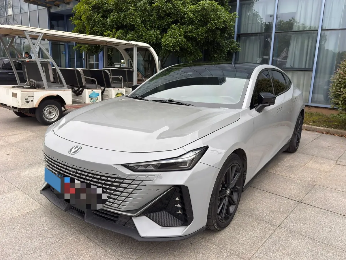 2023 ChangAn UNI-V 1.5T 188HP L4 7DCT,autocango,china used car exporter,china ev exporter,chinese used car exporter,chinese used ev exporter