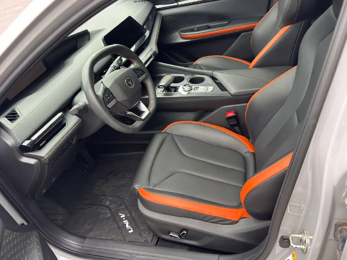 2023 ChangAn UNI-V 1.5T 188HP L4 7DCT,autocango,china used car exporter,china ev exporter,chinese used car exporter,chinese used ev exporter