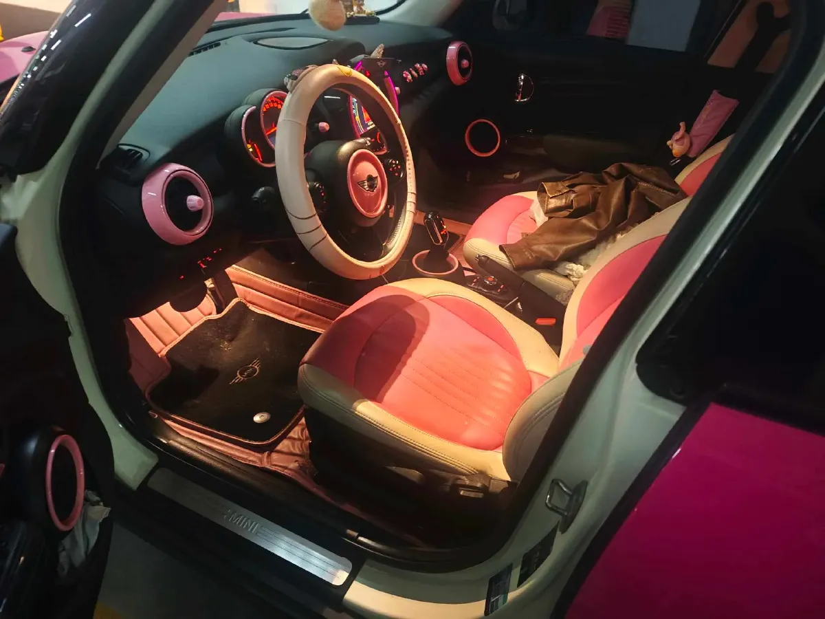 2020 MINI MINI 1.5T 102HP L3 7DCT,autocango,china used car exporter,china ev exporter,chinese used car exporter,chinese used ev exporter