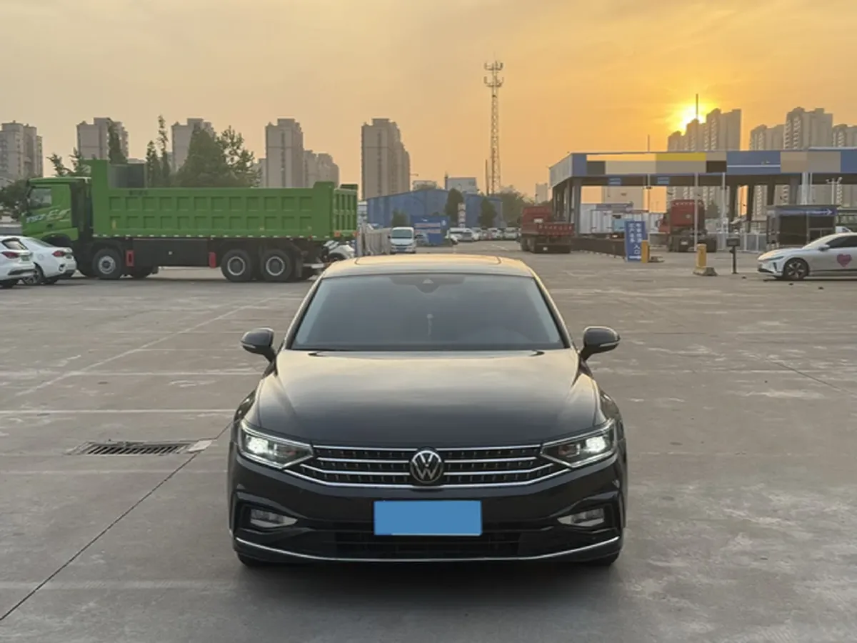 2023 Volkswagen Magotan 2.0T 186HP L4 7DCT,autocango,china used car exporter,china ev exporter,chinese used car exporter,chinese used ev exporter