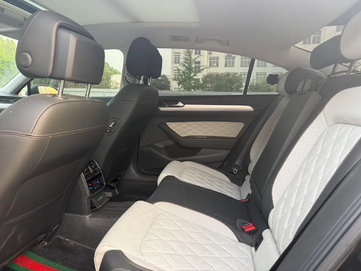 2023 Volkswagen Magotan 2.0T 186HP L4 7DCT,autocango,china used car exporter,china ev exporter,chinese used car exporter,chinese used ev exporter