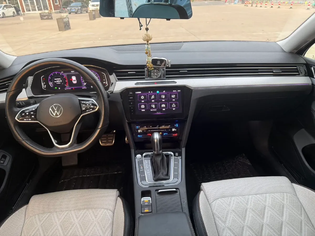 2023 Volkswagen Magotan 2.0T 186HP L4 7DCT,autocango,china used car exporter,china ev exporter,chinese used car exporter,chinese used ev exporter