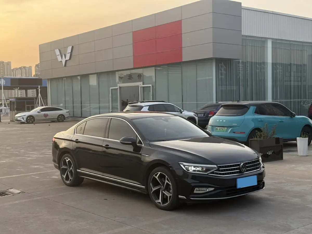 2023 Volkswagen Magotan 2.0T 186HP L4 7DCT,autocango,china used car exporter,china ev exporter,chinese used car exporter,chinese used ev exporter