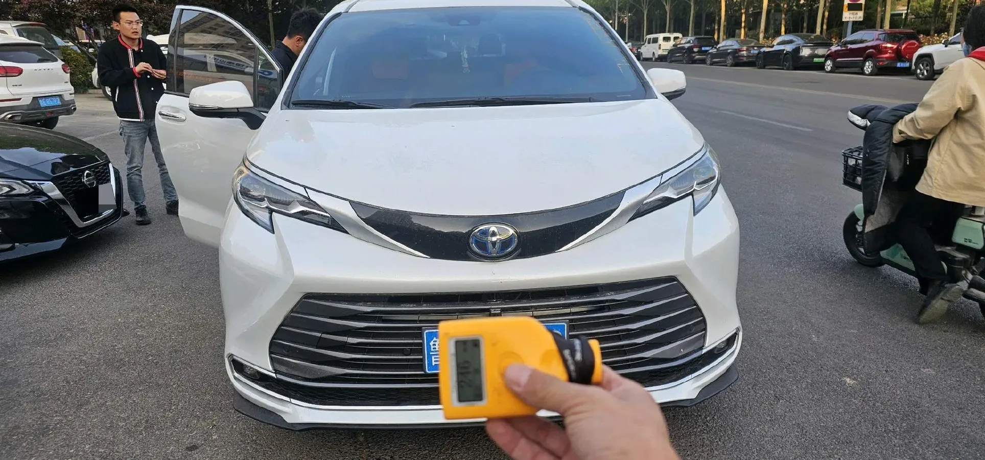 2023 Toyota Sienna 2.5L 189HP L4 E-CVT Hybrid,autocango,china used car exporter,china ev exporter,chinese used car exporter,chinese used ev exporter