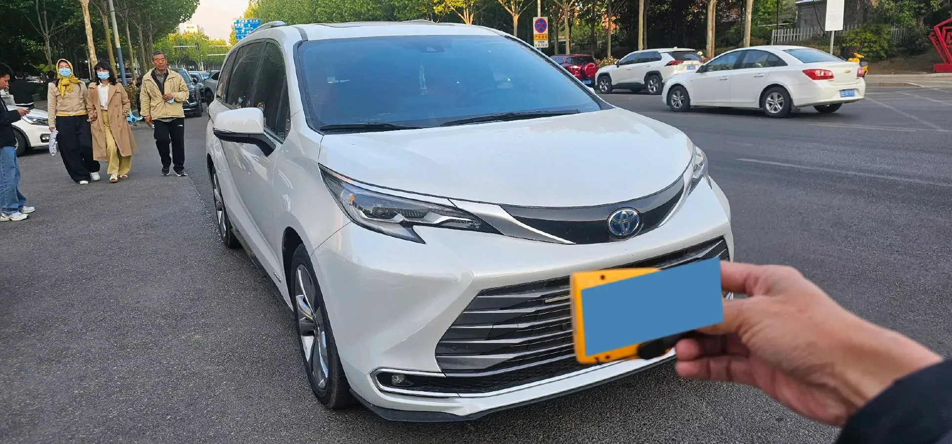 2023 Toyota Sienna 2.5L 189HP L4 E-CVT Hybrid,autocango,china used car exporter,china ev exporter,chinese used car exporter,chinese used ev exporter