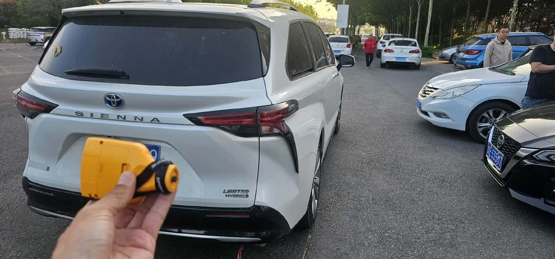 2023 Toyota Sienna 2.5L 189HP L4 E-CVT Hybrid,autocango,china used car exporter,china ev exporter,chinese used car exporter,chinese used ev exporter