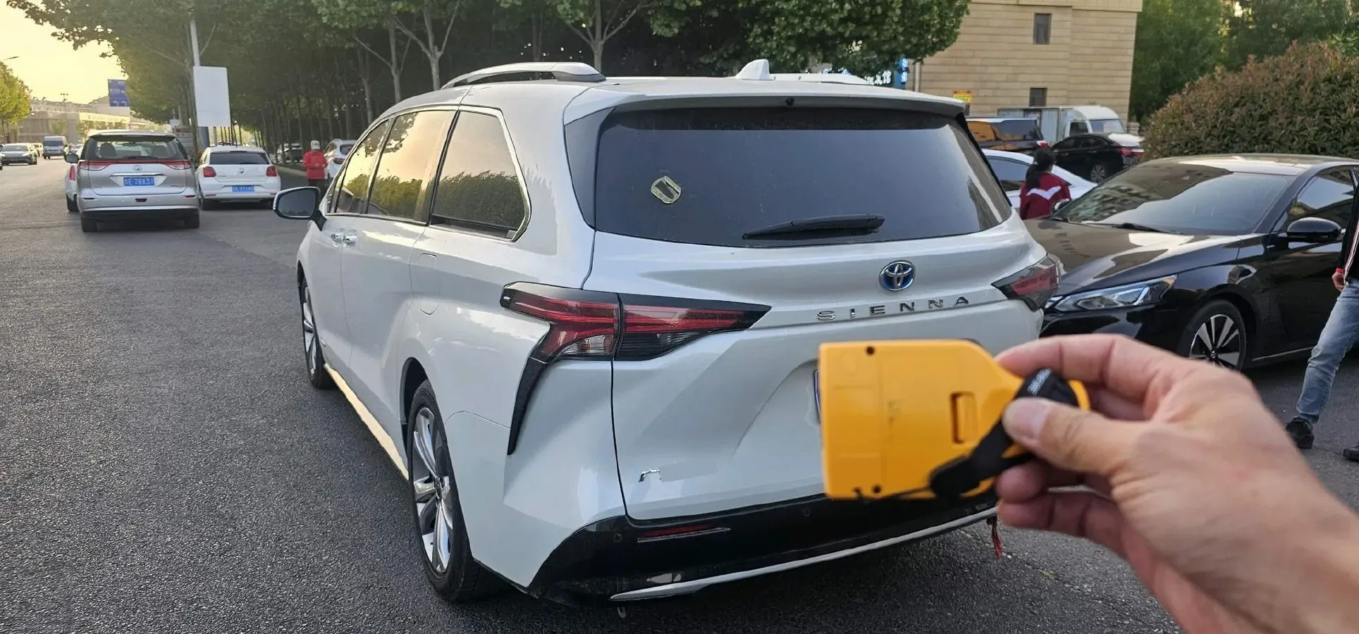 2023 Toyota Sienna 2.5L 189HP L4 E-CVT Hybrid,autocango,china used car exporter,china ev exporter,chinese used car exporter,chinese used ev exporter