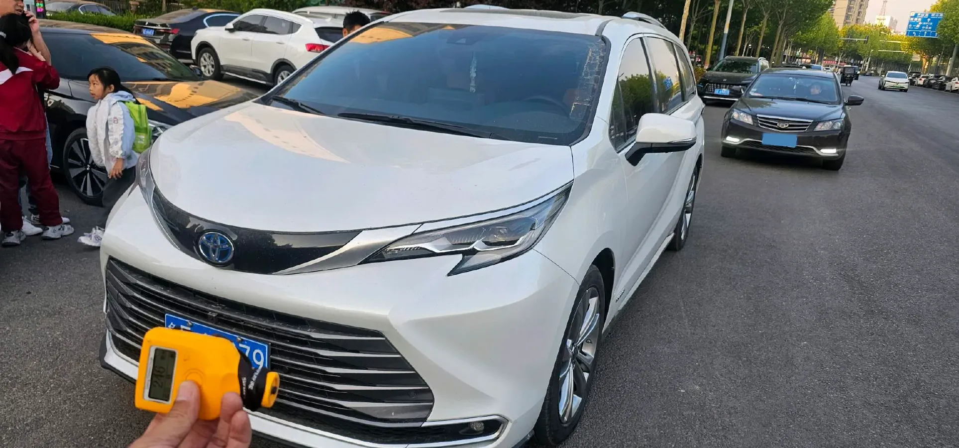 2023 Toyota Sienna 2.5L 189HP L4 E-CVT Hybrid,autocango,china used car exporter,china ev exporter,chinese used car exporter,chinese used ev exporter
