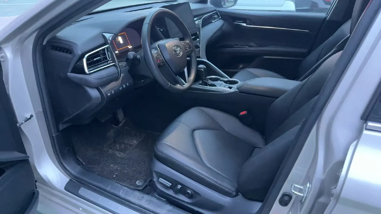 2021 Toyota Camry 2.5L 209HP L4 8AT,autocango,china used car exporter,china ev exporter,chinese used car exporter,chinese used ev exporter