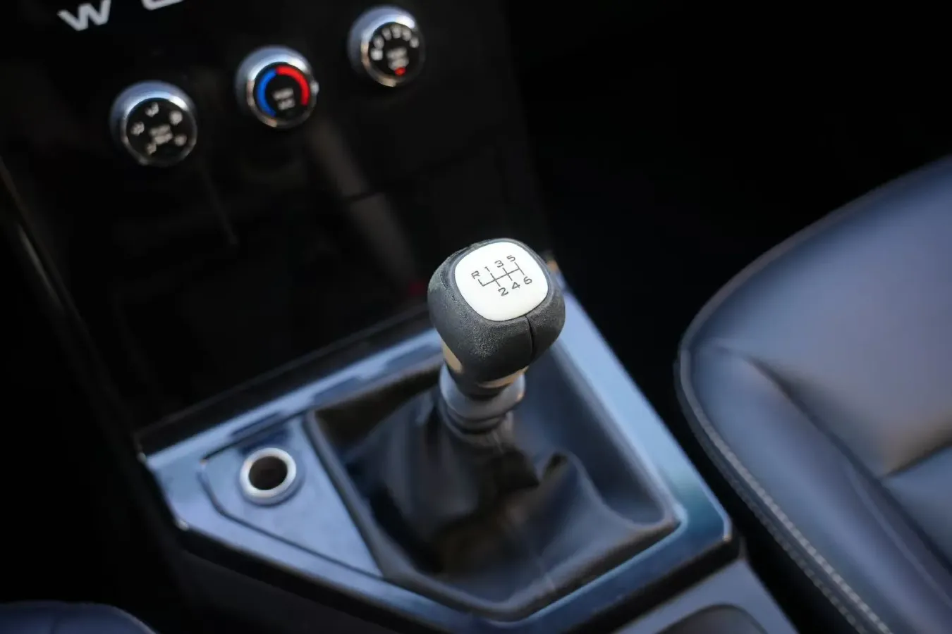 2021 WuLing ZhengChen 1.5T 147HP L4 6MT,autocango,china used car exporter,china ev exporter,chinese used car exporter,chinese used ev exporter