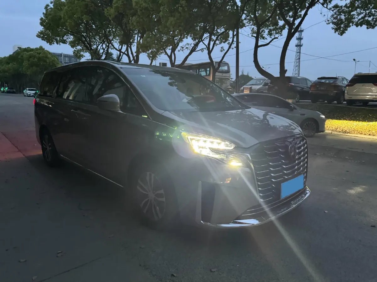 2023 Buick GL8 2.0T 237HP L4 9AT,autocango,china used car exporter,china ev exporter,chinese used car exporter,chinese used ev exporter