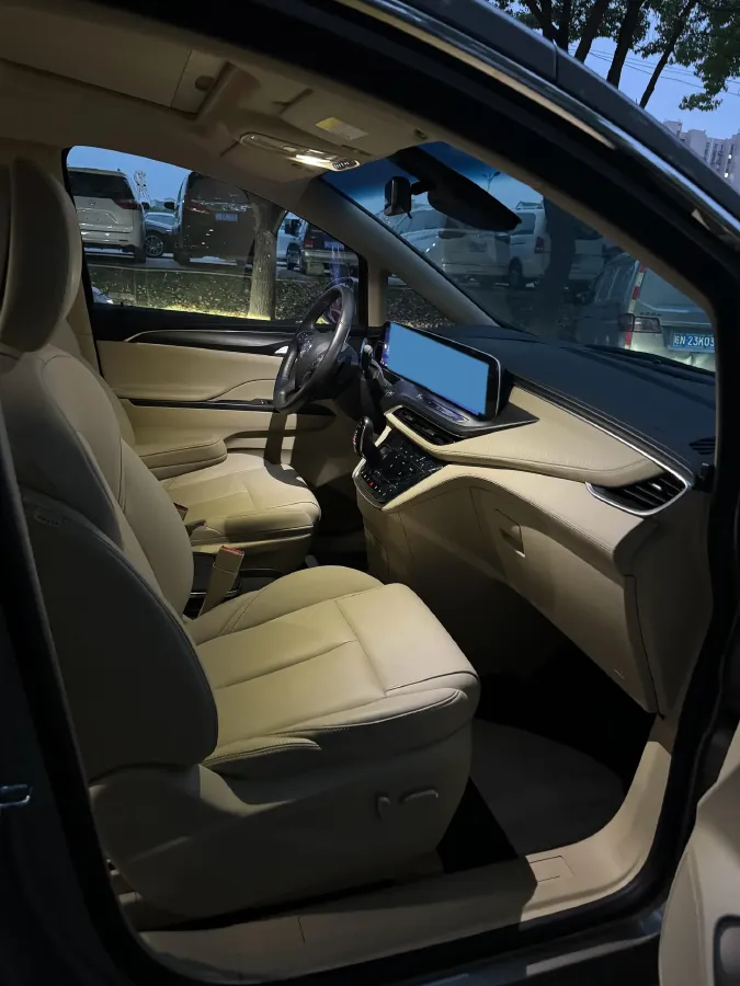 2023 Buick GL8 2.0T 237HP L4 9AT,autocango,china used car exporter,china ev exporter,chinese used car exporter,chinese used ev exporter