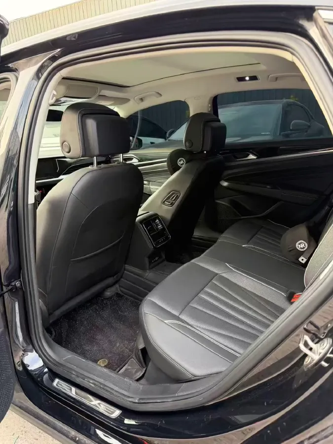 2024 Volkswagen Passat 2.0T 220HP L4 7DCT,autocango,china used car exporter,china ev exporter,chinese used car exporter,chinese used ev exporter