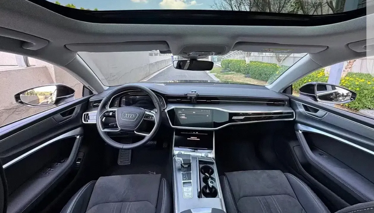 2024 Audi A7L 2.0T 245HP L4 7DCT,autocango,china used car exporter,china ev exporter,chinese used car exporter,chinese used ev exporter