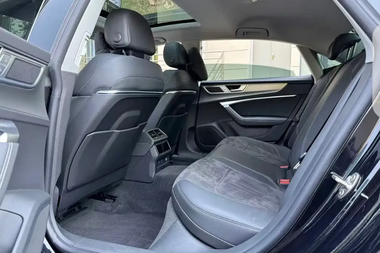 2024 Audi A7L 2.0T 245HP L4 7DCT,autocango,china used car exporter,china ev exporter,chinese used car exporter,chinese used ev exporter