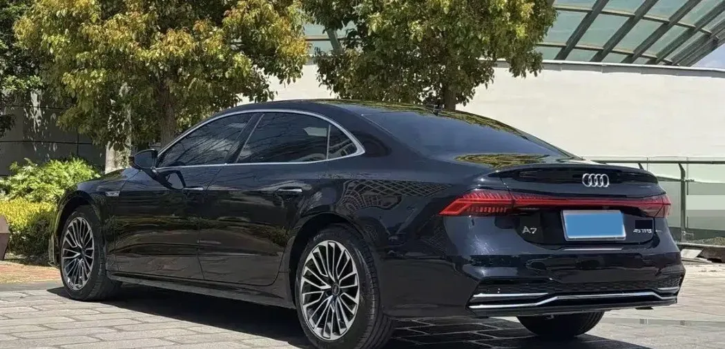 2024 Audi A7L 2.0T 245HP L4 7DCT,autocango,china used car exporter,china ev exporter,chinese used car exporter,chinese used ev exporter