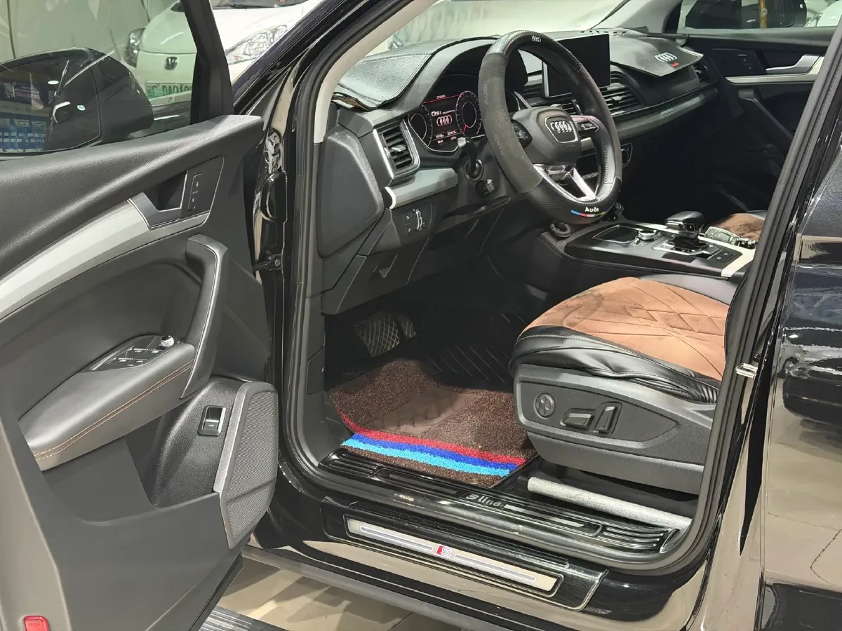 2020 Audi Q5L 2.0T 190HP L4 7DCT,autocango,china used car exporter,china ev exporter,chinese used car exporter,chinese used ev exporter