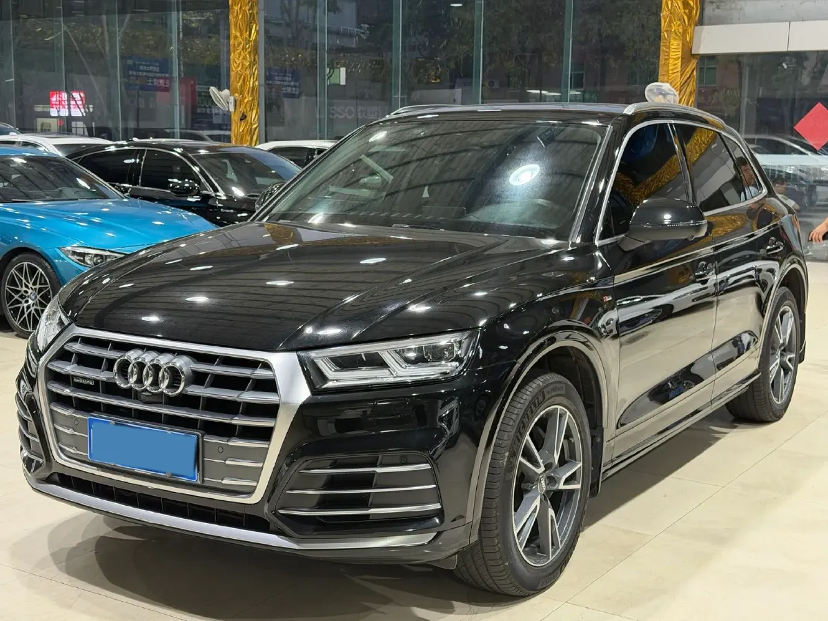 2020 Audi Q5L 2.0T 190HP L4 7DCT,autocango,china used car exporter,china ev exporter,chinese used car exporter,chinese used ev exporter
