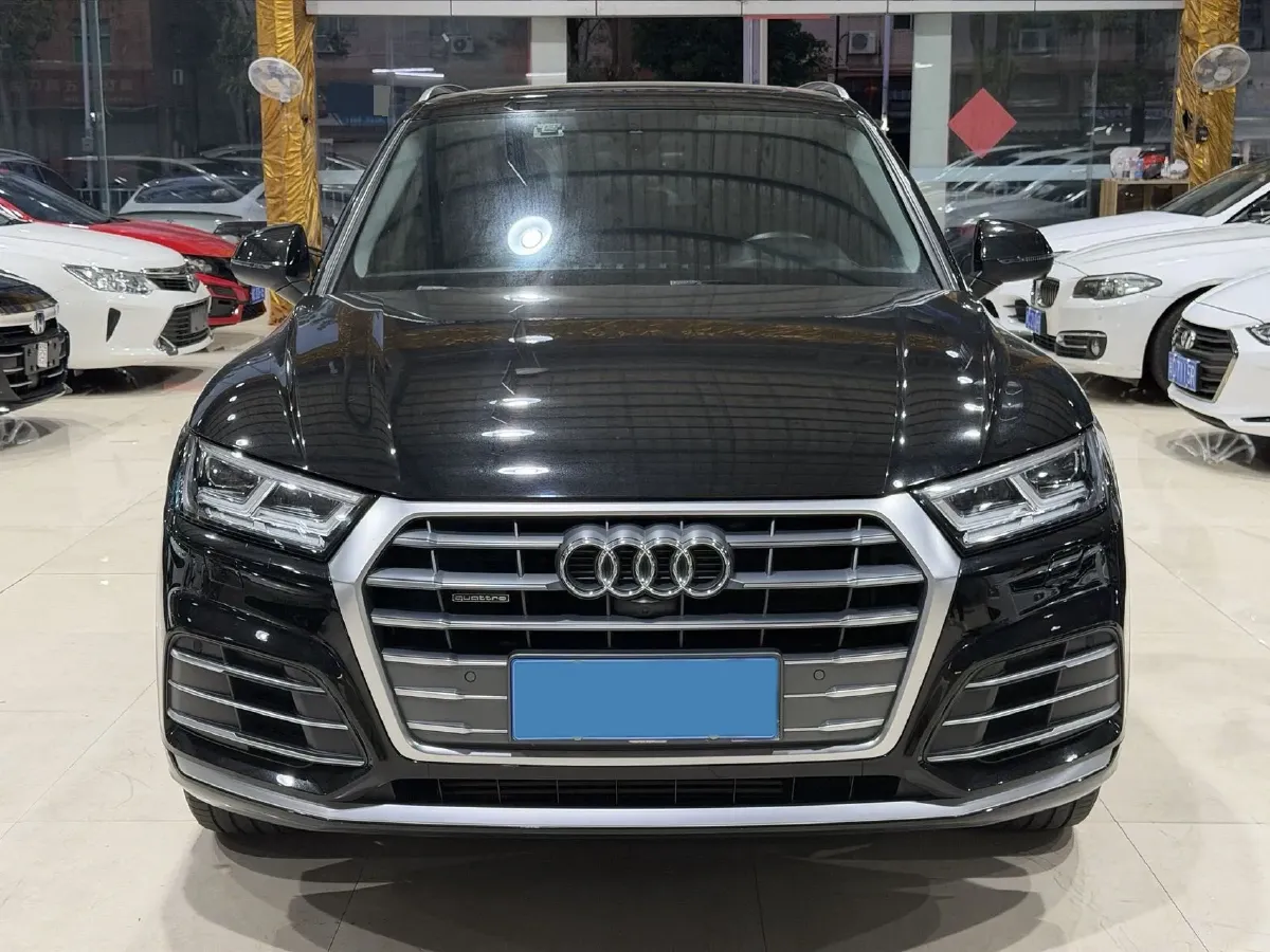 2020 Audi Q5L 2.0T 190HP L4 7DCT,autocango,china used car exporter,china ev exporter,chinese used car exporter,chinese used ev exporter