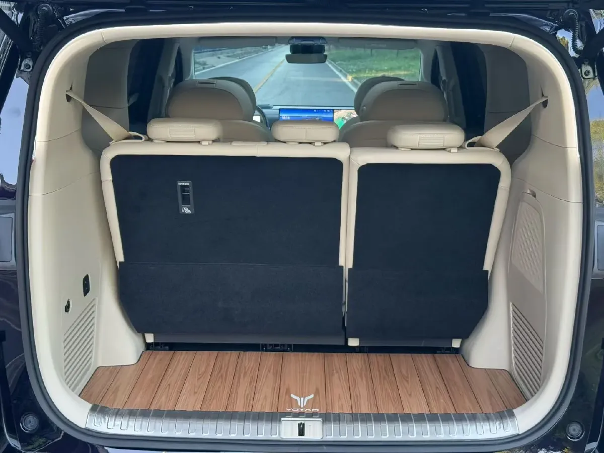 2025 Voyah Dream 1.5T 150HP L4 PHEV 41.7KWH,autocango,china used car exporter,china ev exporter,chinese used car exporter,chinese used ev exporter