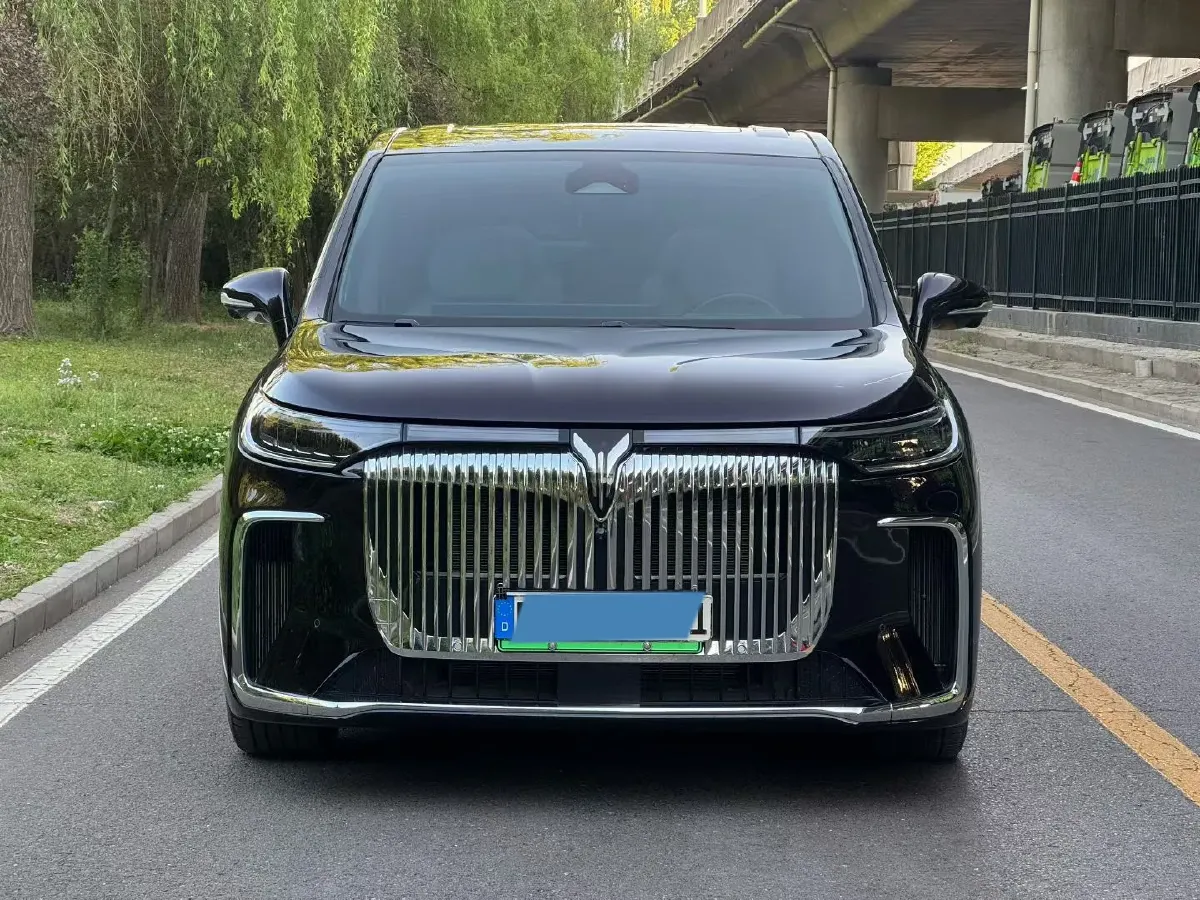 2025 Voyah Dream 1.5T 150HP L4 PHEV 41.7KWH,autocango,china used car exporter,china ev exporter,chinese used car exporter,chinese used ev exporter