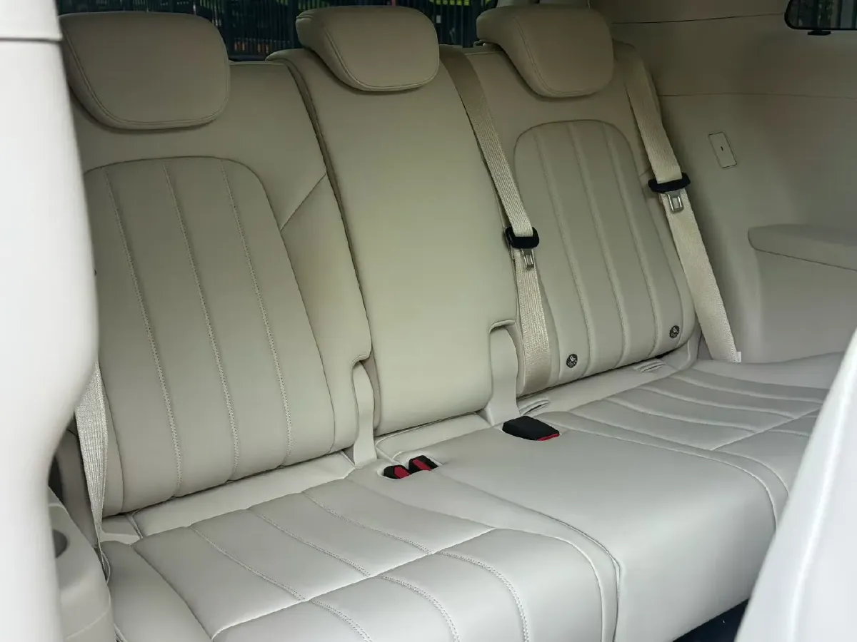 2025 Voyah Dream 1.5T 150HP L4 PHEV 41.7KWH,autocango,china used car exporter,china ev exporter,chinese used car exporter,chinese used ev exporter