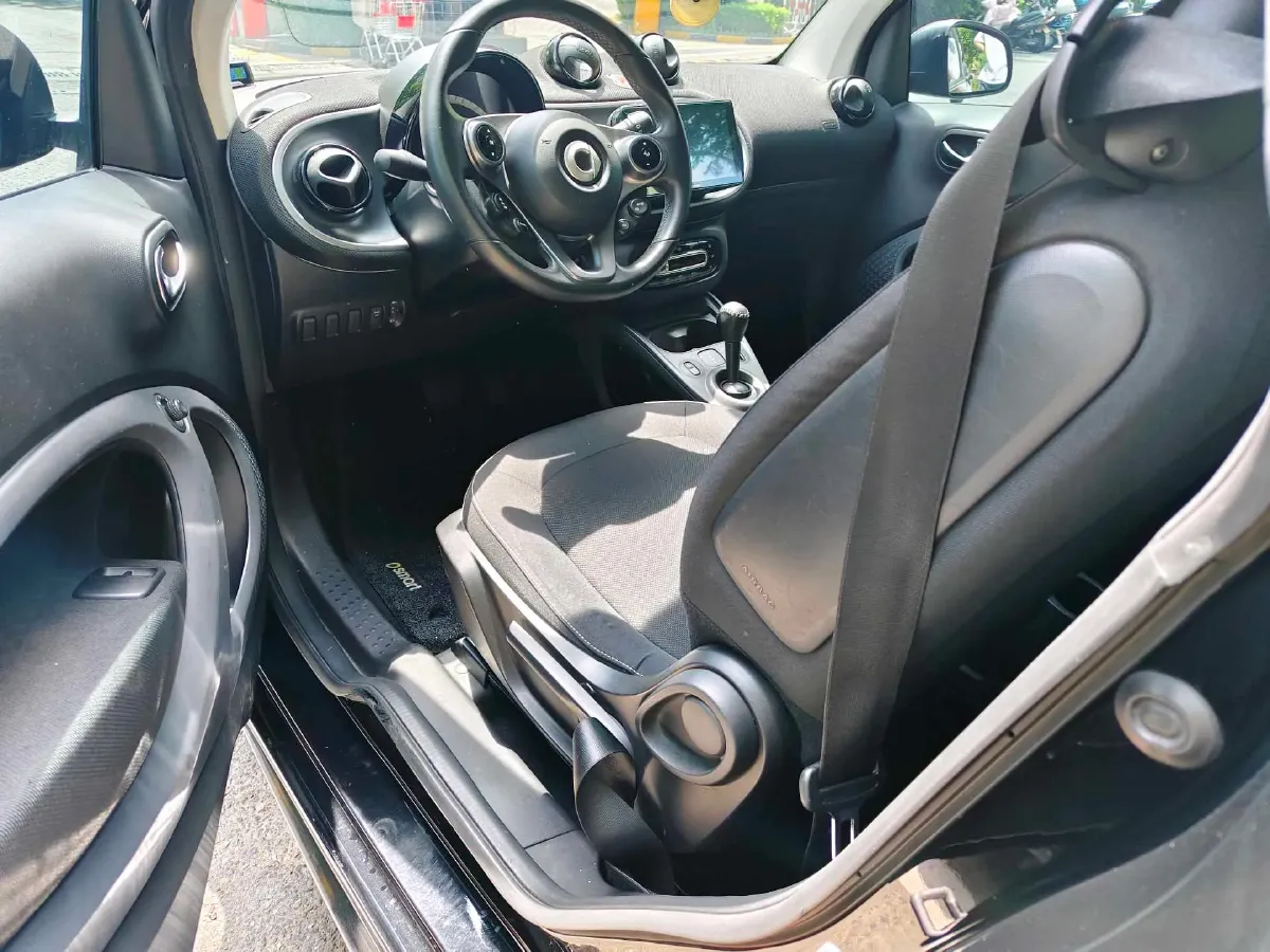 2019 Smart smart fortwo 0.9T 90HP L3 6DCT,autocango,china used car exporter,china ev exporter,chinese used car exporter,chinese used ev exporter