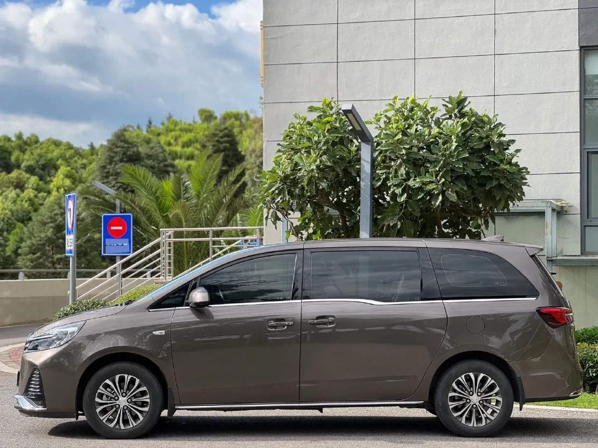 2023 Buick GL8 2.0T 237HP L4 9AT,autocango,china used car exporter,china ev exporter,chinese used car exporter,chinese used ev exporter