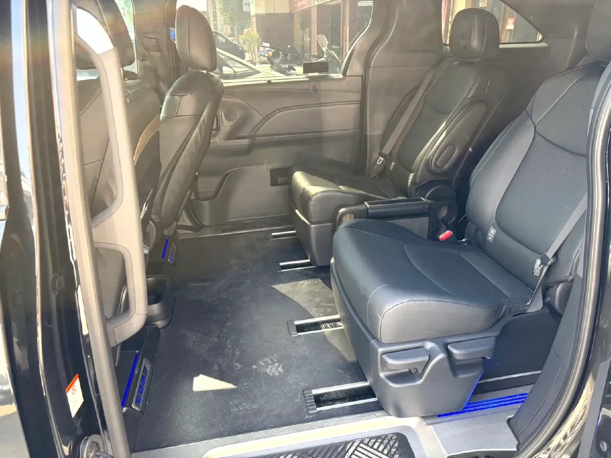 2024 Toyota Granvia 2.5L 189HP L4 E-CVT Hybrid,autocango,china used car exporter,china ev exporter,chinese used car exporter,chinese used ev exporter