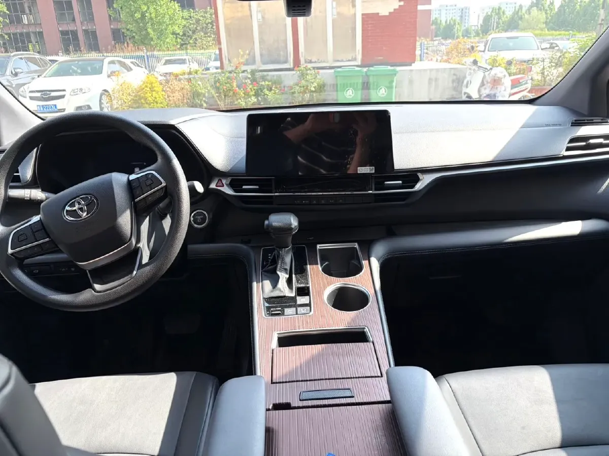 2024 Toyota Granvia 2.5L 189HP L4 E-CVT Hybrid,autocango,china used car exporter,china ev exporter,chinese used car exporter,chinese used ev exporter