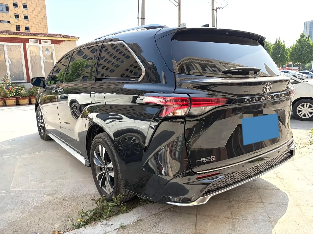 2024 Toyota Granvia 2.5L 189HP L4 E-CVT Hybrid,autocango,china used car exporter,china ev exporter,chinese used car exporter,chinese used ev exporter