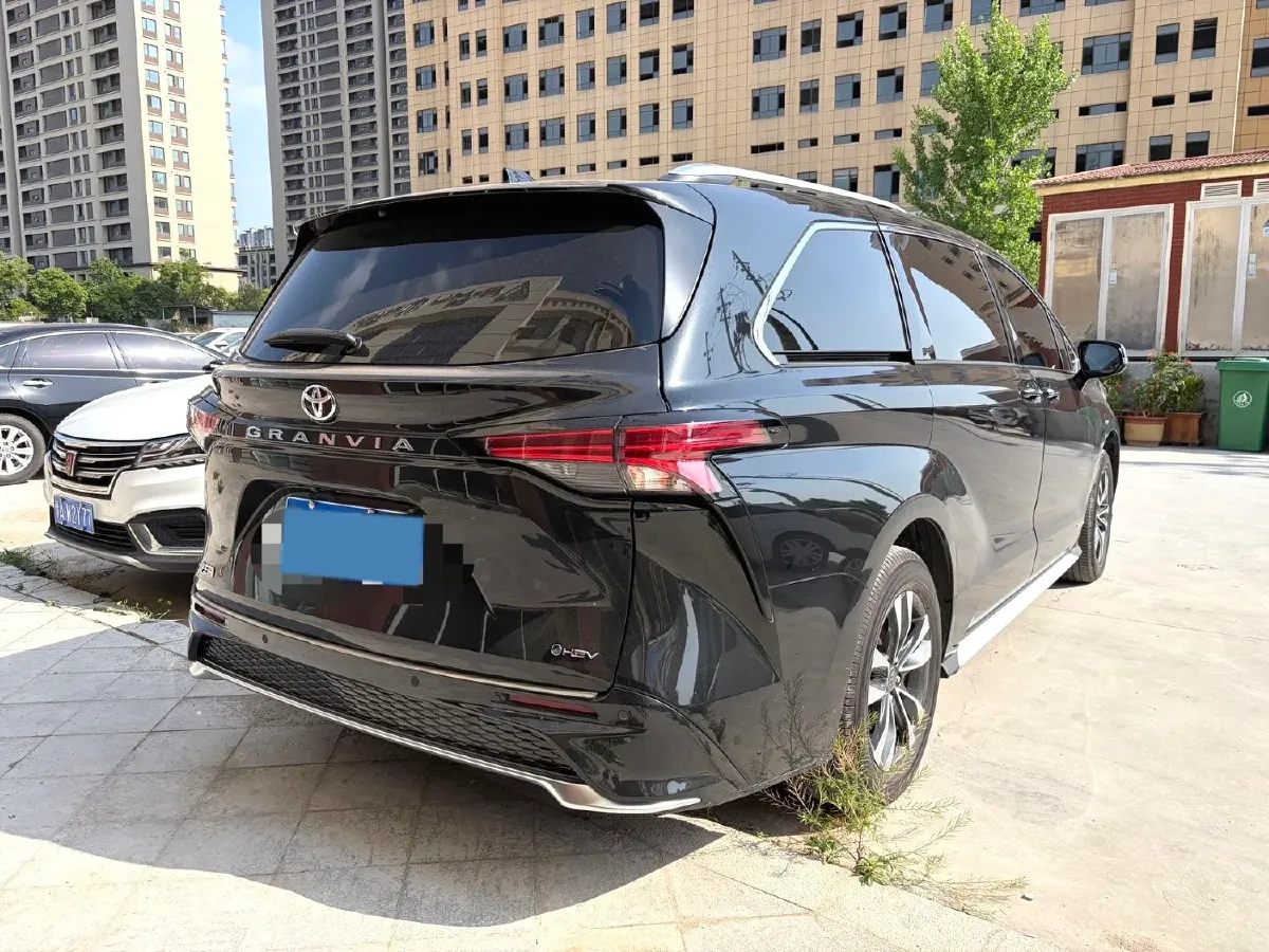 2024 Toyota Granvia 2.5L 189HP L4 E-CVT Hybrid,autocango,china used car exporter,china ev exporter,chinese used car exporter,chinese used ev exporter