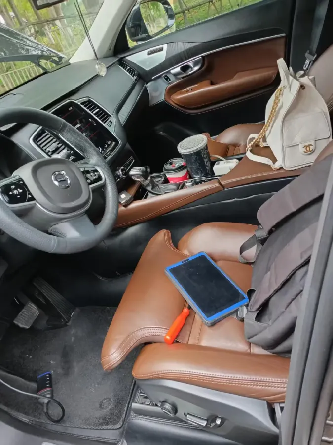 2020 Volvo XC90 2.0T 320HP L4 8AT,autocango,china used car exporter,china ev exporter,chinese used car exporter,chinese used ev exporter